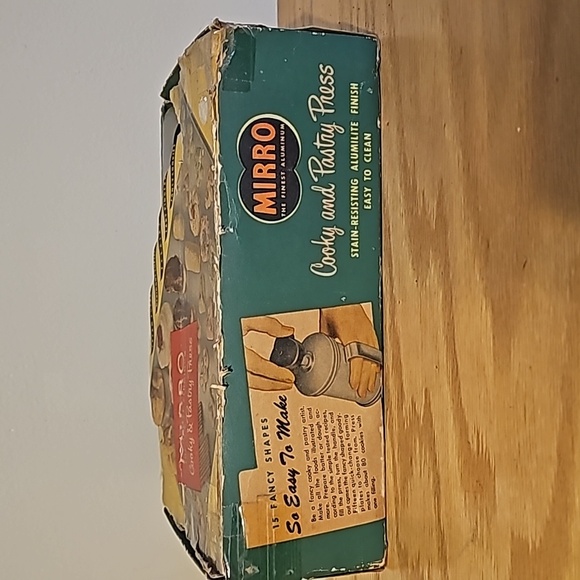 Vintage 1950s Mirro Cooky And Pastry Press With Attachments & Original Box - Picture 2 of 4